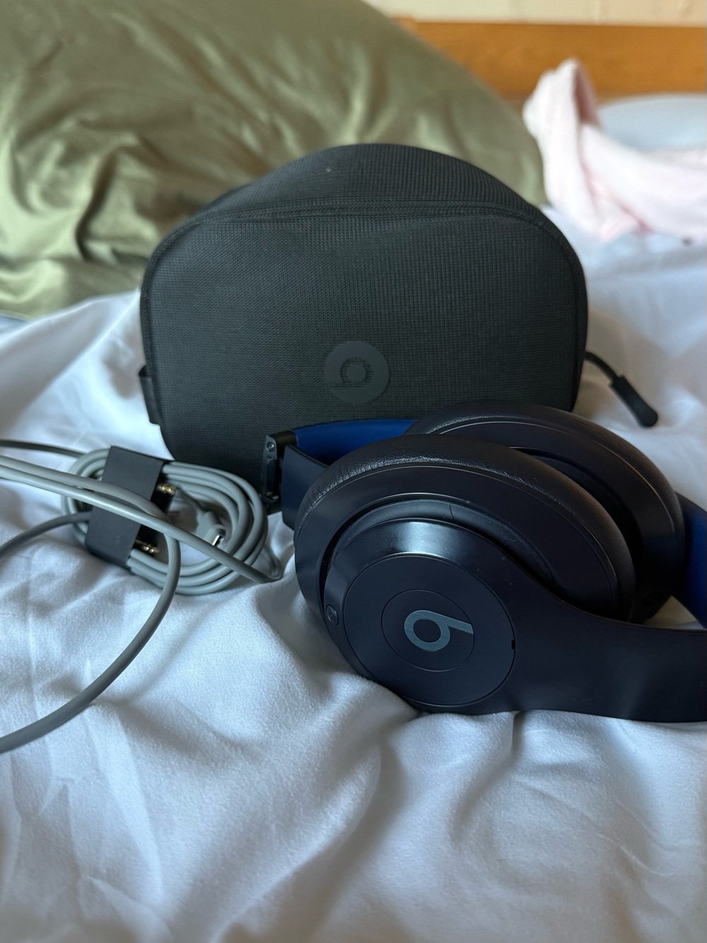 ⋆ navy blue beats studio pro